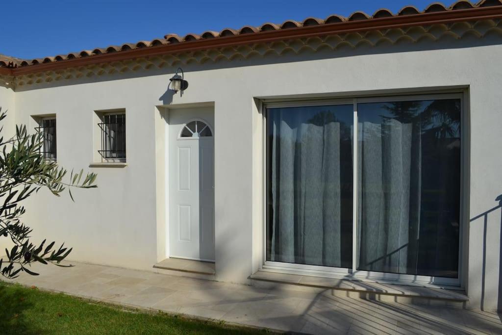 Joli Appartement Au Calme Entre Nimes Et Avignon Meynes エクステリア 写真