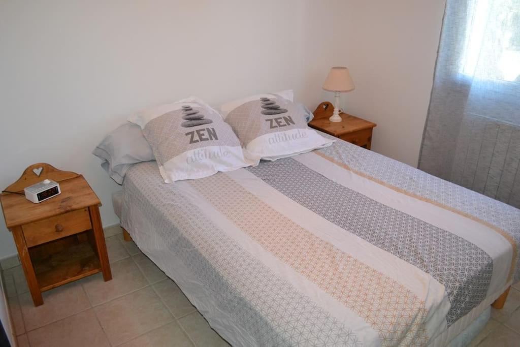 Joli Appartement Au Calme Entre Nimes Et Avignon Meynes エクステリア 写真