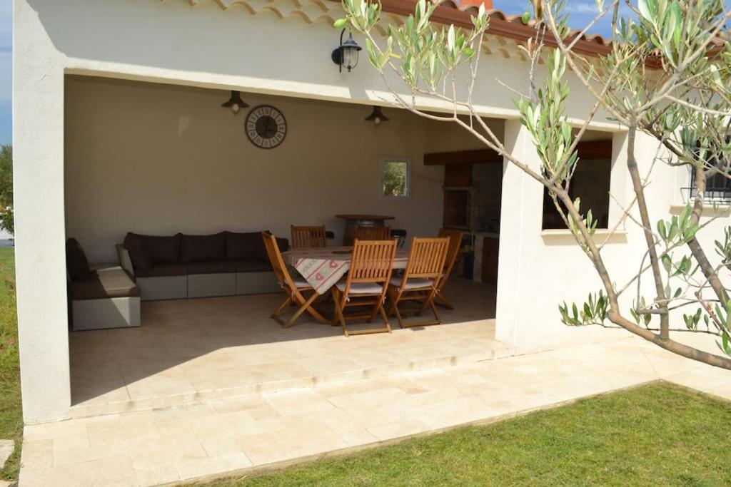 Joli Appartement Au Calme Entre Nimes Et Avignon Meynes エクステリア 写真