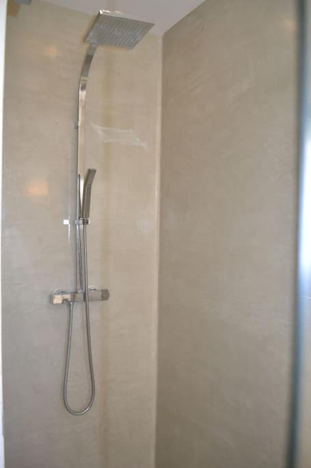 Joli Appartement Au Calme Entre Nimes Et Avignon Meynes エクステリア 写真