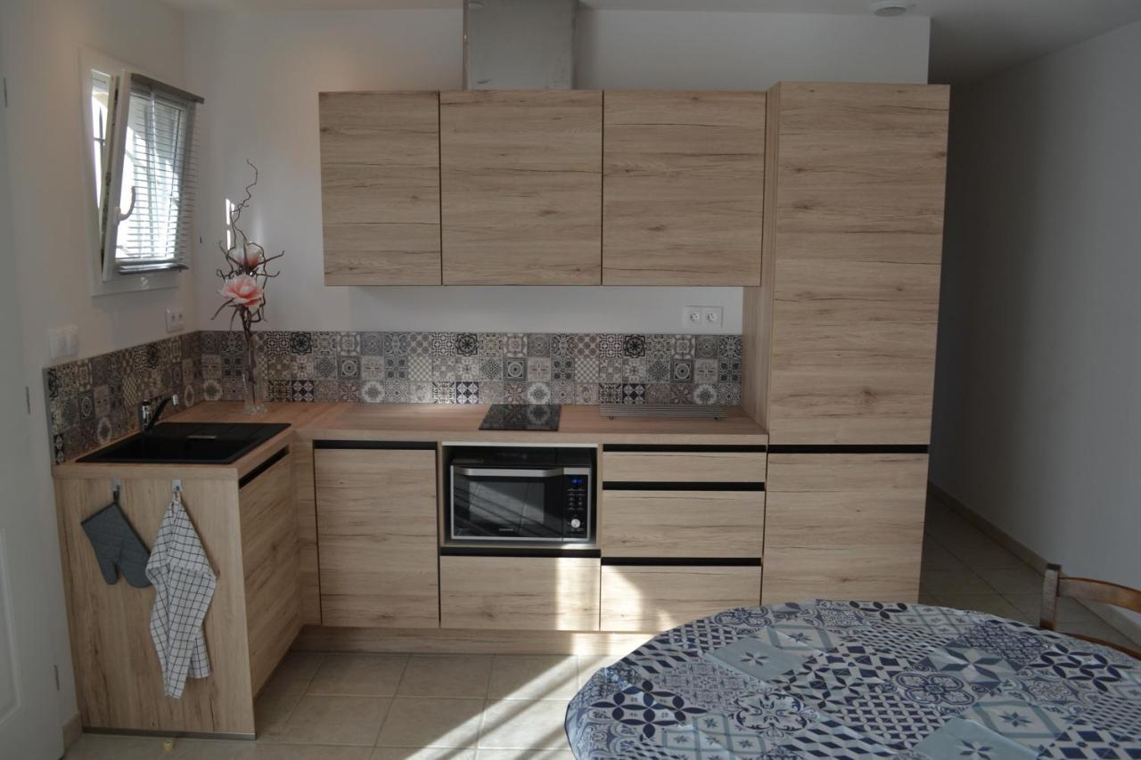 Joli Appartement Au Calme Entre Nimes Et Avignon Meynes エクステリア 写真
